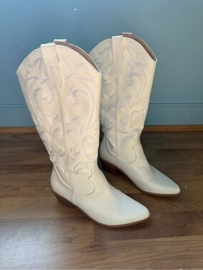 Women's White Embroidered Cowboy Boots